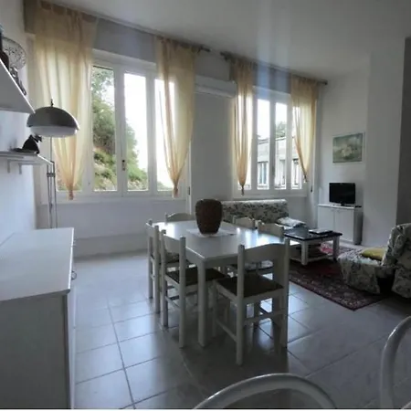 Kosmopolitan Apartment *