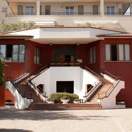 Kosmopolitan Apartment *