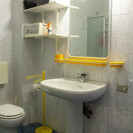 Kosmopolitan Apartment *